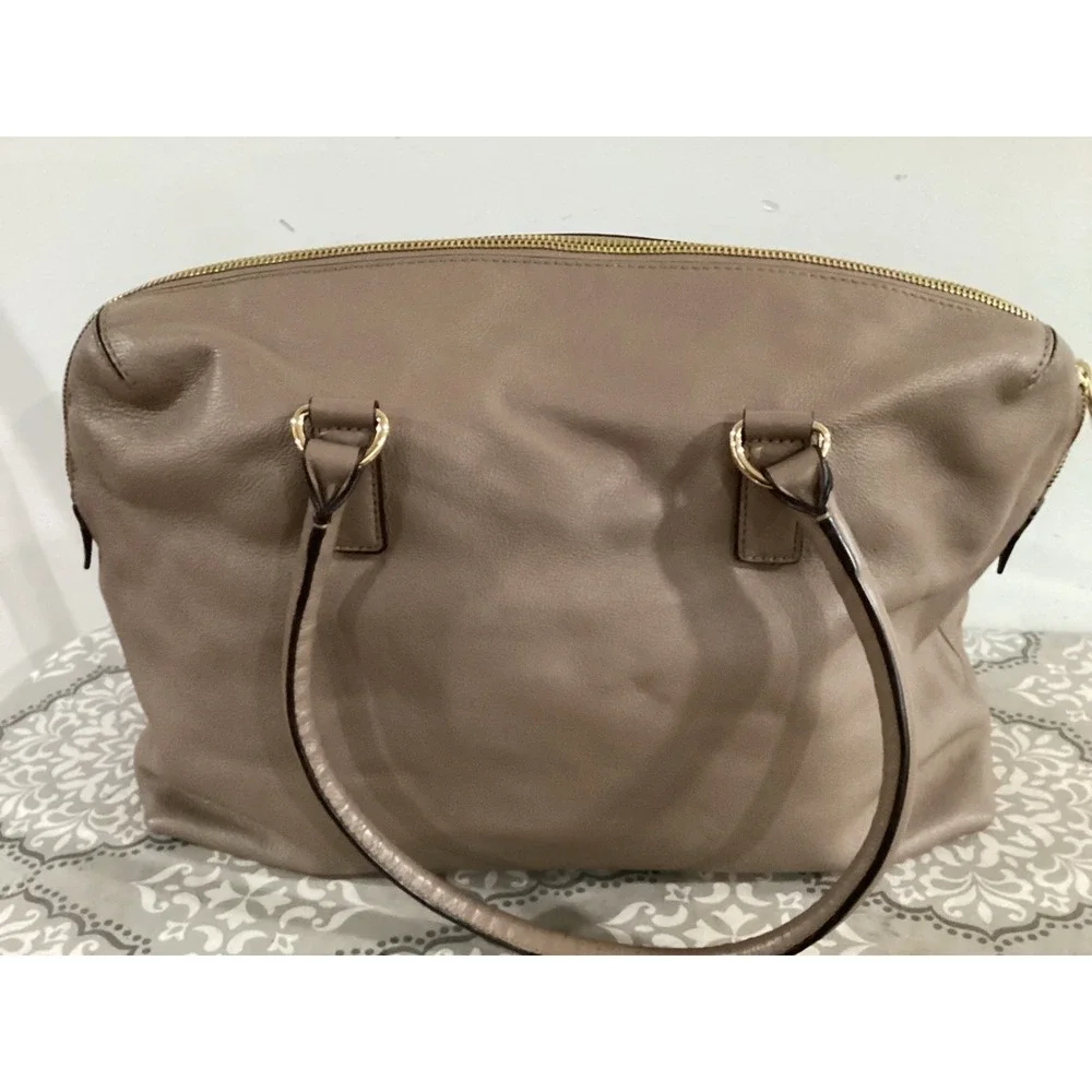 Authentic Michael Kors Hamilton Satchel Beautiful taupe 
